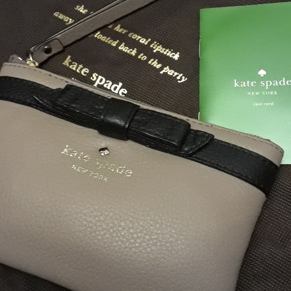 ♤New Kate Spade wristlet♤